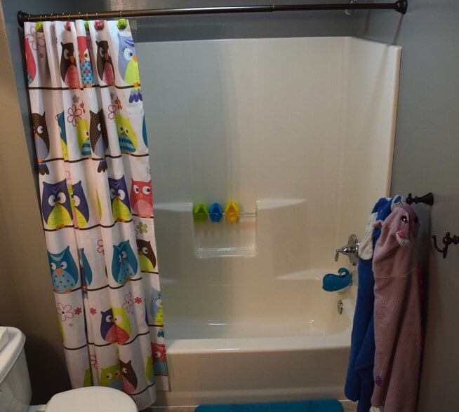 Full bath - 22350 S jefferson street