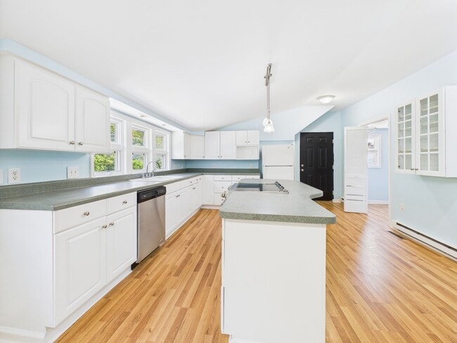 Building Photo - Charming 2-Bedroom near Gypsy Hill Park