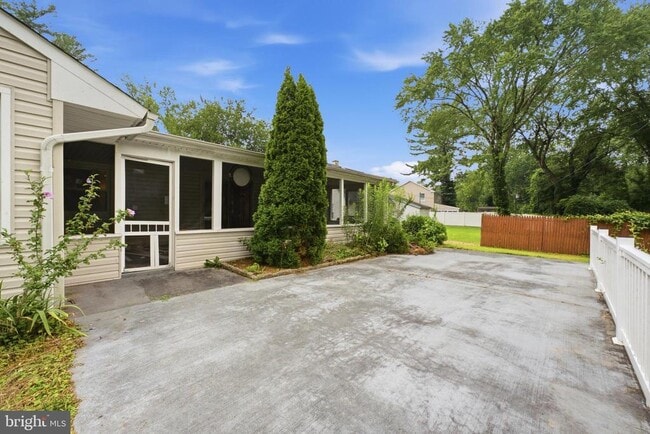 Building Photo - 2 Barnwell Dr