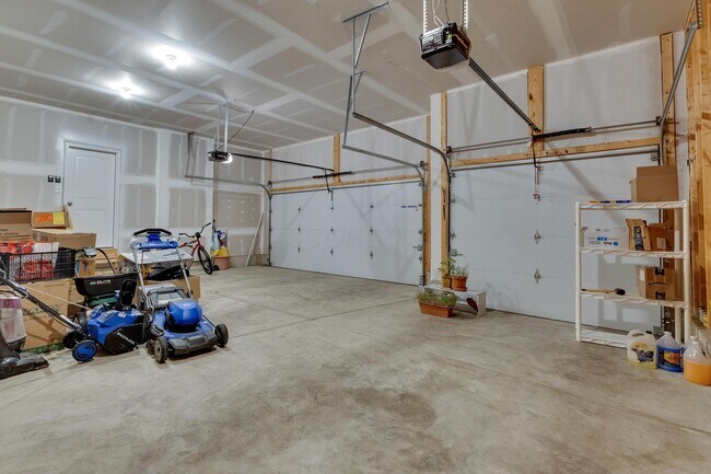 Building Photo - 2390 Glenvale Dr
