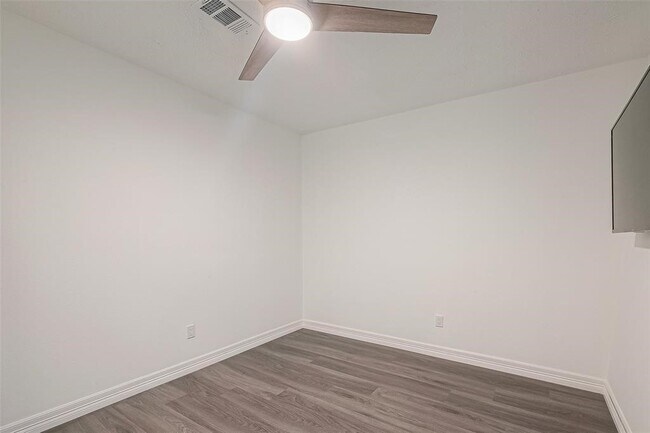 Building Photo - 26415 Hunters Hollow Dr