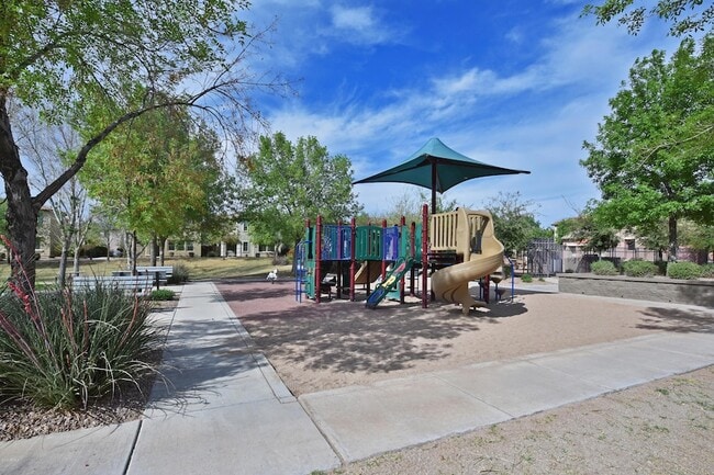 Building Photo - 4757 E Woodside Way