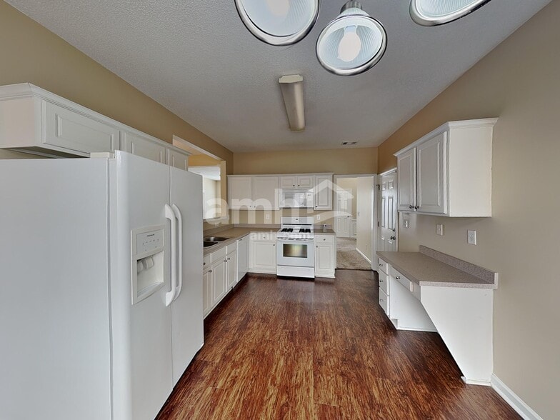 Building Photo - 2523 Davenham Ln