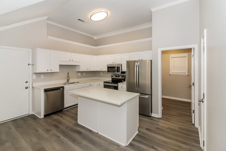 Building Photo - 745 N Sanga Rd