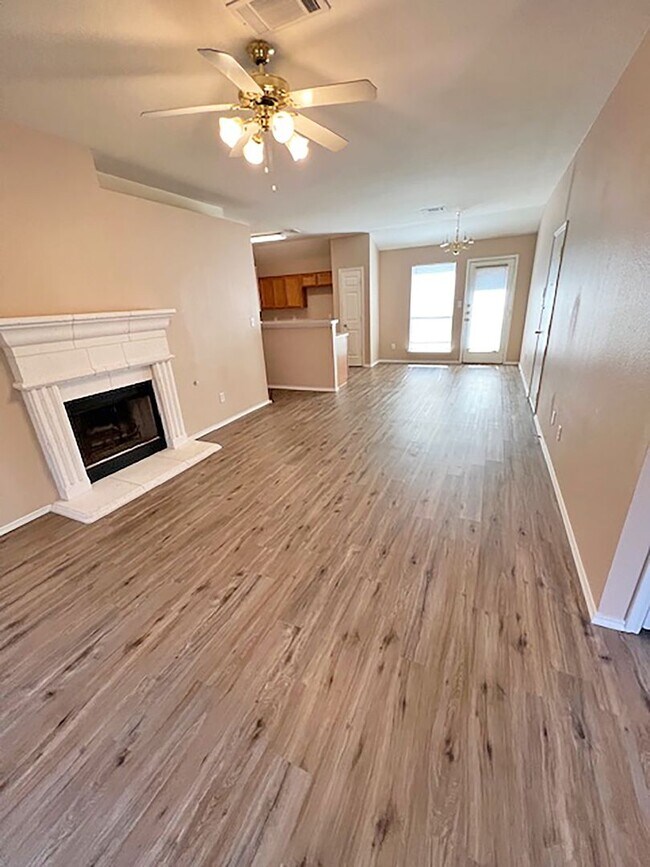 Building Photo - Great 3 Bdrm 2 Bath Home in North Denton Tx