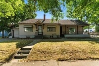 Building Photo - Spacious 4 Bed, 3 Bath Corner Lot Home!