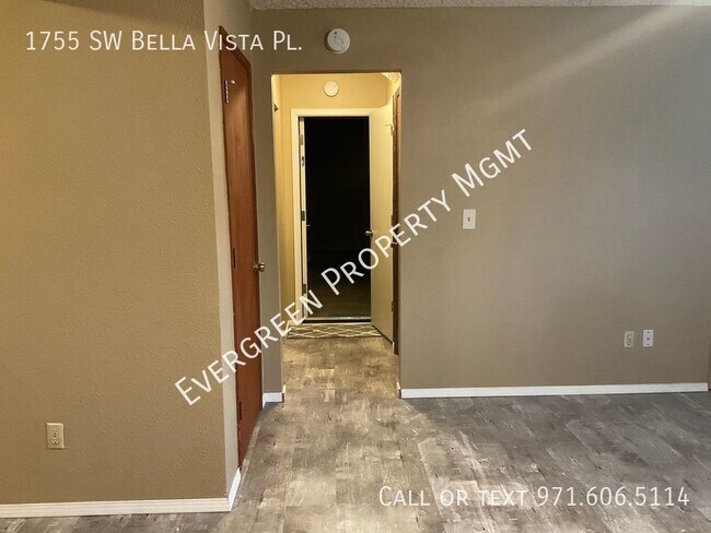 Building Photo - 3BR/2BA Open Floor Plan Kitchen Home- Spac...