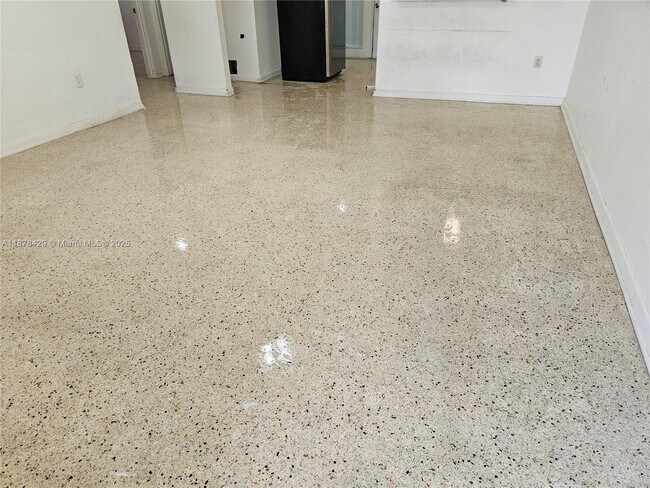 Building Photo - 307 Hernando St