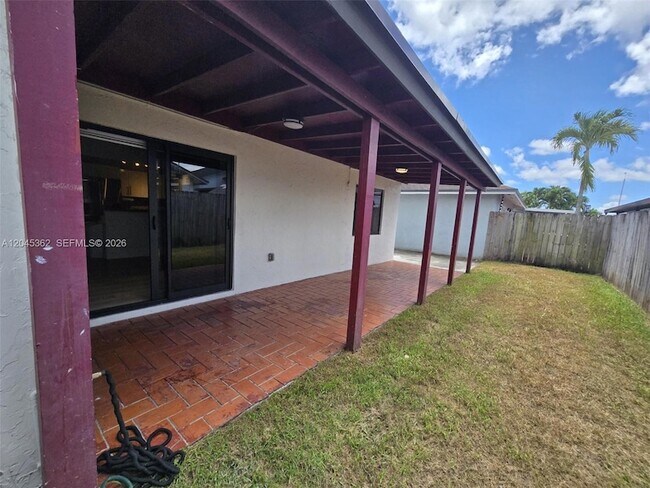 Building Photo - 740 SW 99th Ct