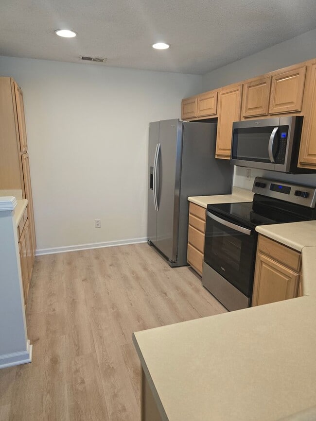 Building Photo - Townhome 2BR/2.5BA Located minutes from UNCC Campus!