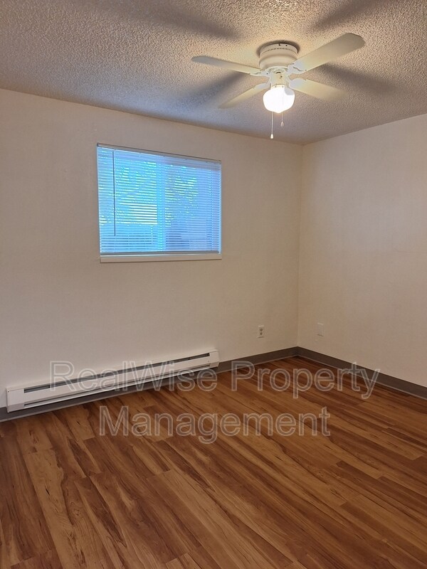 Building Photo - 302 Edwards St