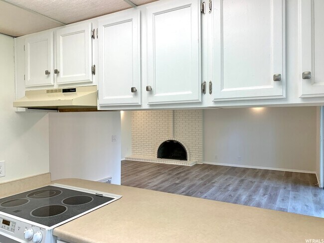 Building Photo - 4860 S Highland Cir