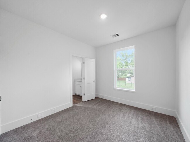 Building Photo - 7504 Carver Rd