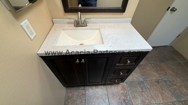 Building Photo - Three bedroom townhome with community pool