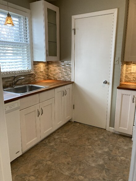 Building Photo - 1509 Chapin Ave