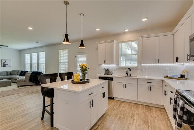 Building Photo - Beautiful Home in a Great Neighborhood