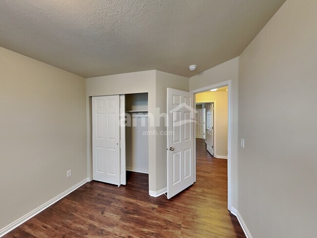 Building Photo - 917 Longleaf Dr