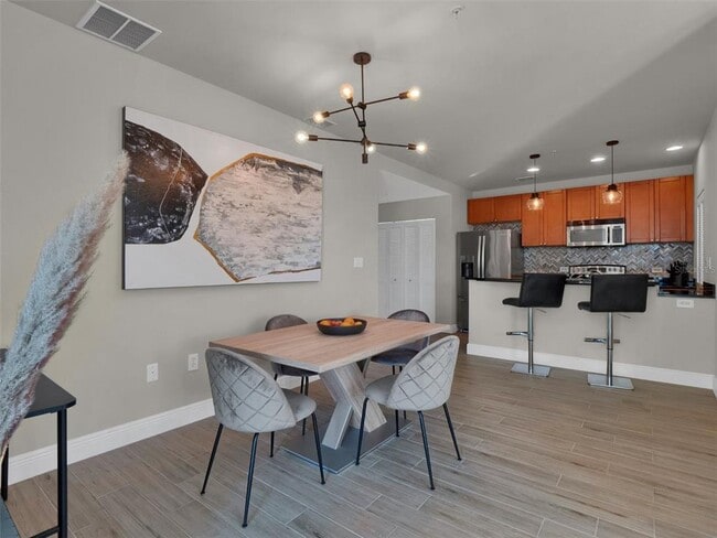 Building Photo - 525 E Jackson St