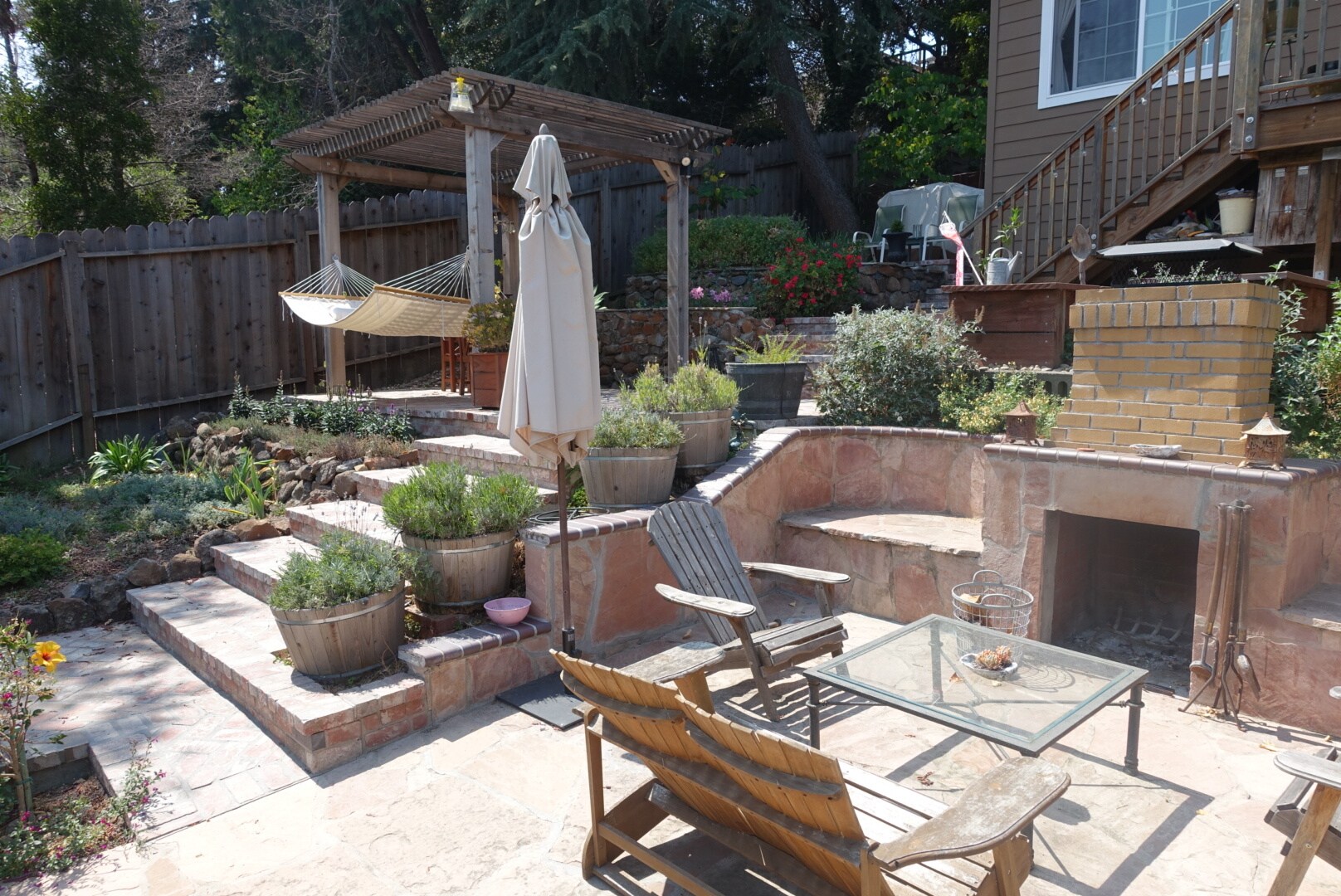 Building Photo - 575 Valle Vista Ave