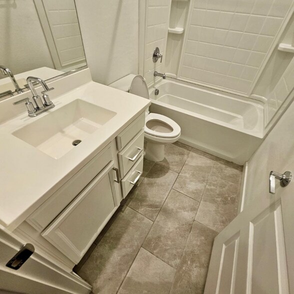 Building Photo - 1660 W Paseo Way