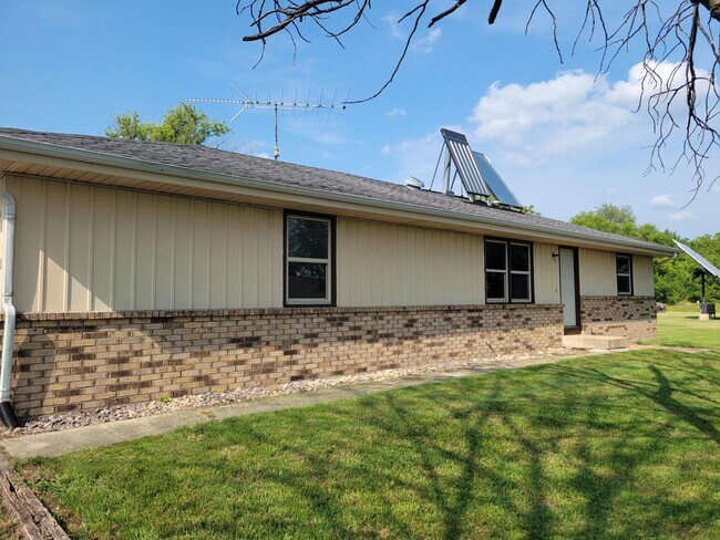 Building Photo - 205 Sharon St