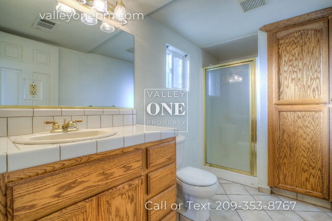 Building Photo - 1404 1/2 Teresa Street-