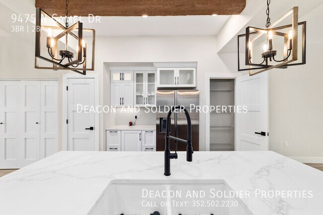 Building Photo - 9475 N Camel Dr