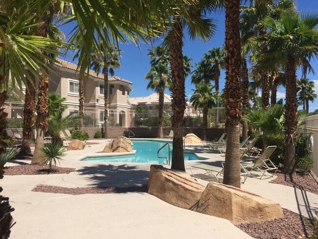 Building Photo - Perfect 2 bed/2 bath condo in Summerlin!