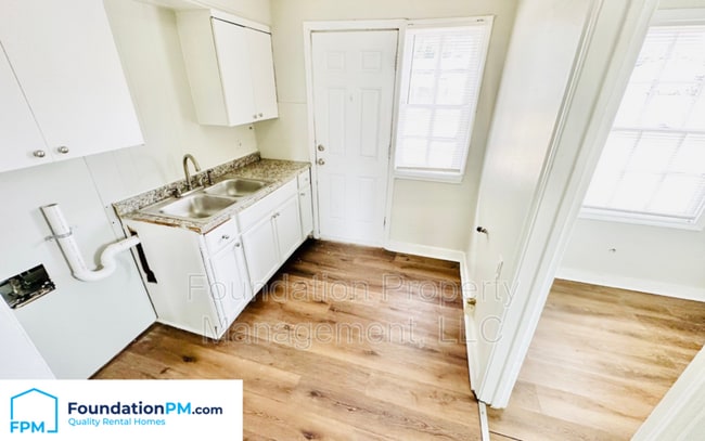 Building Photo - 2774 Dunn Ave