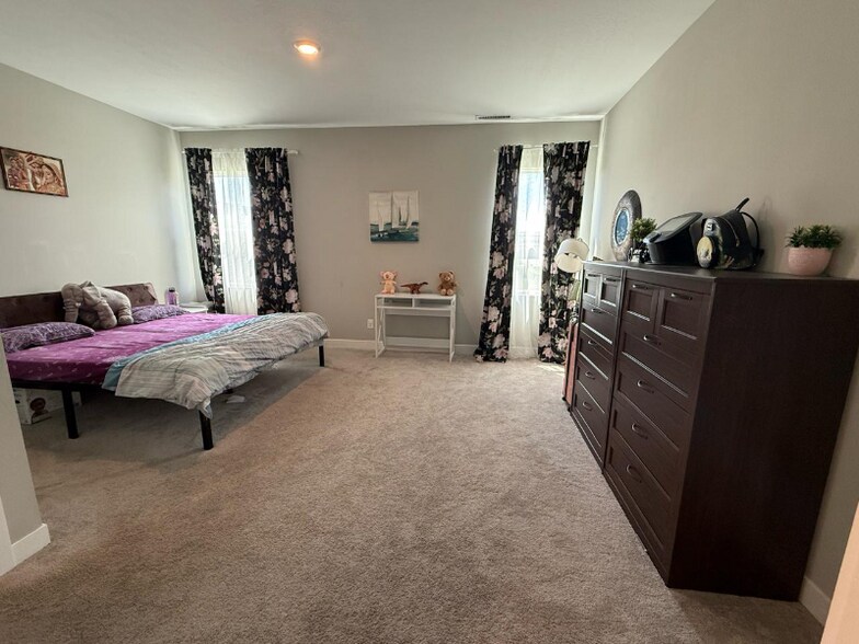 Building Photo - 206 Switchgrass Ln