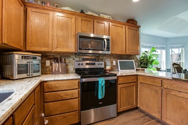 Building Photo - 5022 Red Oak Ln