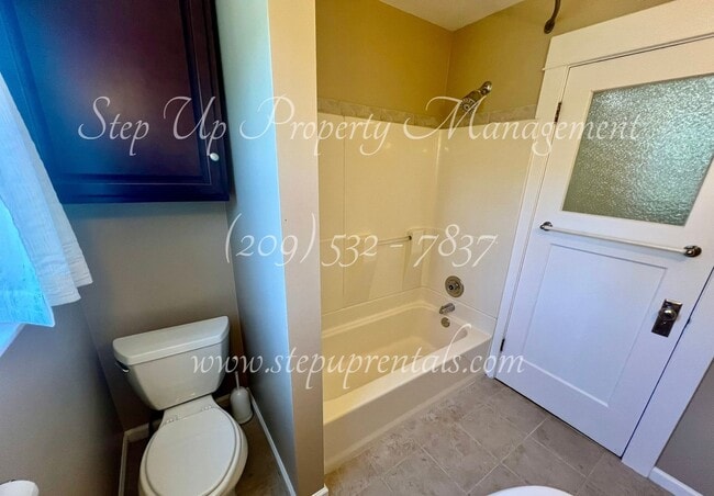 Building Photo - Beautiful 1920's 3 Bed 1 Bath Home Within ...