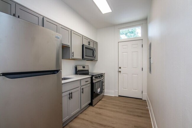 Building Photo - 1215 15th Ave S