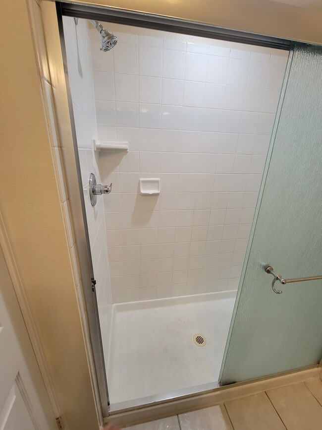 Building Photo - 158 Hall Ln