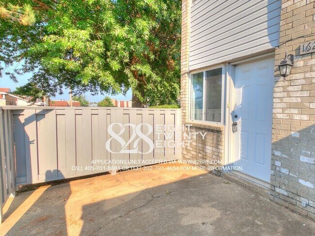 Building Photo - *AVAILABLE NOW!* Spacious 3 Bed/2.5 Bath Condo in East Norman!