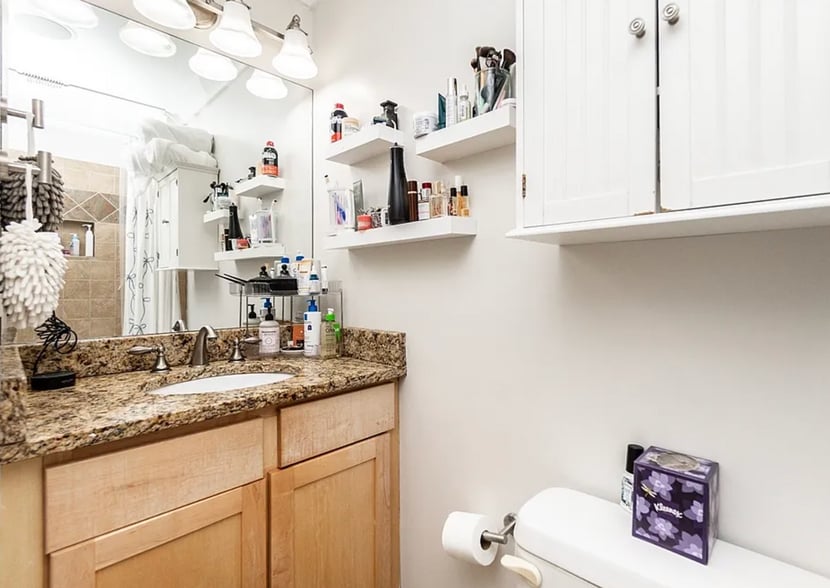 Building Photo - 632 E Broadway