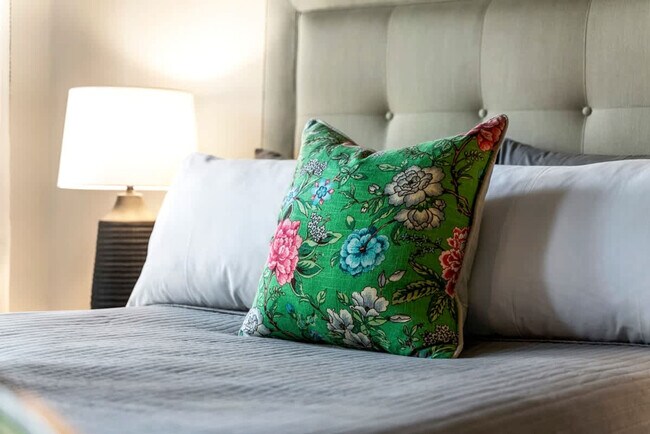 Building Photo - 3536 N Racine Ave