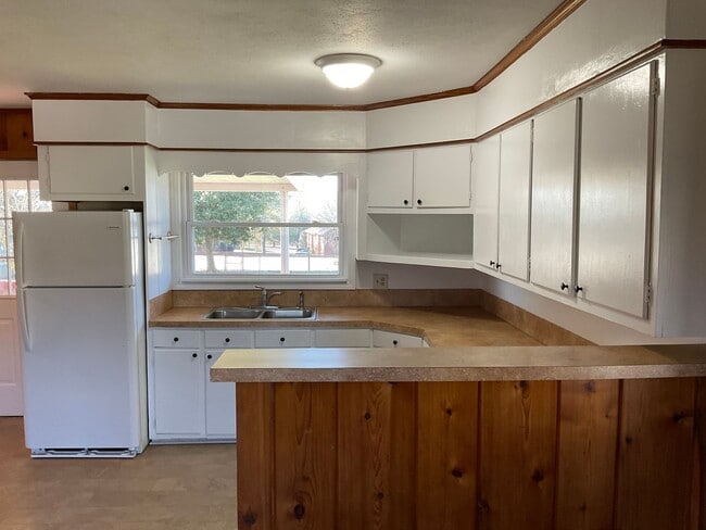 Building Photo - Home with Carport