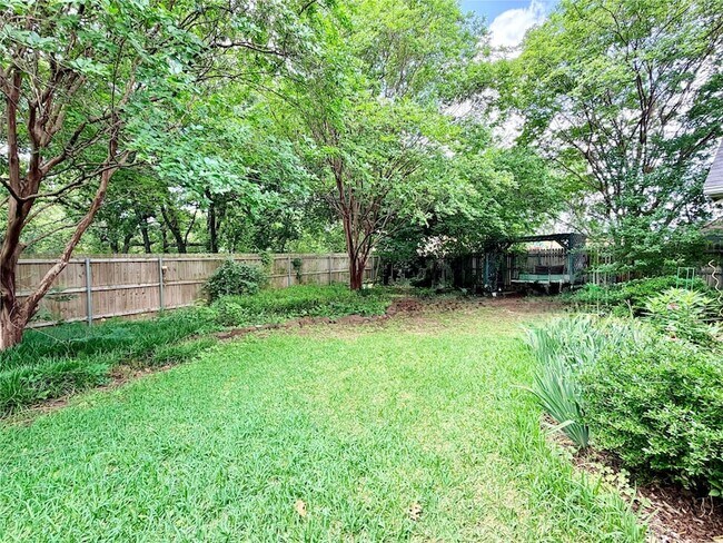 Building Photo - 2121 Preston Pl