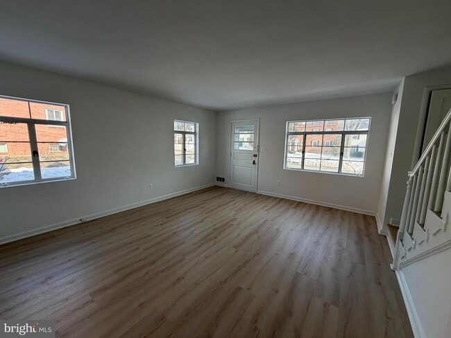 Building Photo - 1304 S Walter Reed Dr