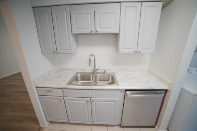 Building Photo - 8609 Kingston Ct