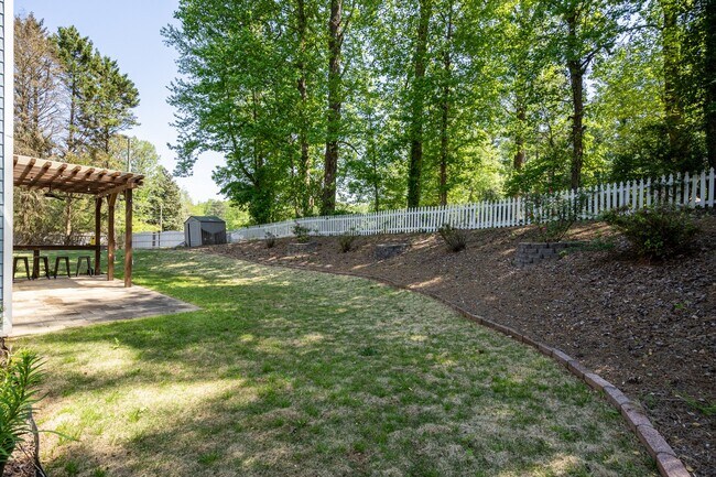 Building Photo - 2096 Fairport Way