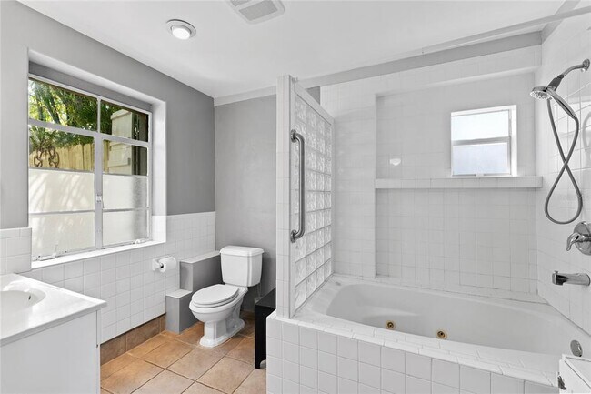 Building Photo - 515 Crystal Beach Ave