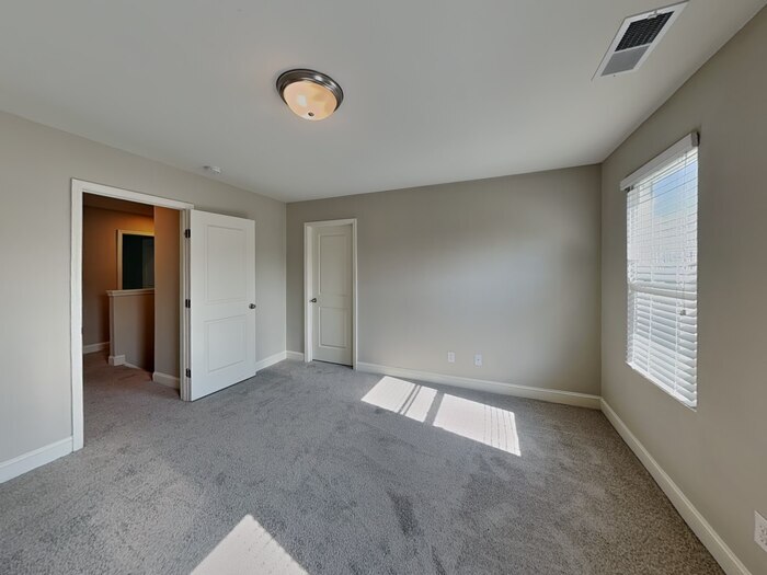 Building Photo - 3201 Emerald Ridge Ct