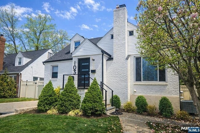 Building Photo - 103 E Cedar Ln