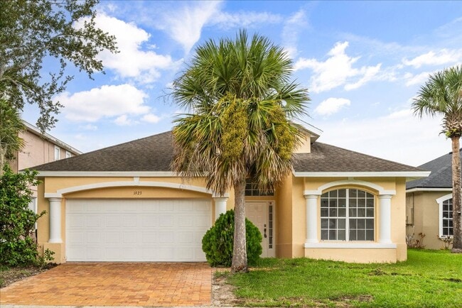 Primary Photo - Stunning 4-Bedroom Lakefront Pool Home in ...