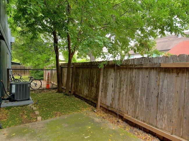 Building Photo - 604 Franklin Blvd