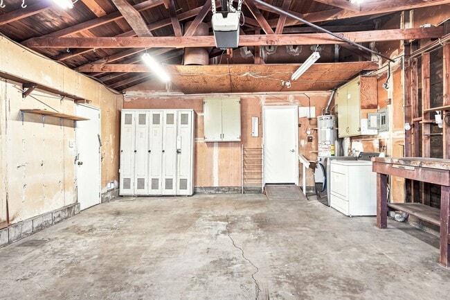 Building Photo - 4448 Irvington Ave