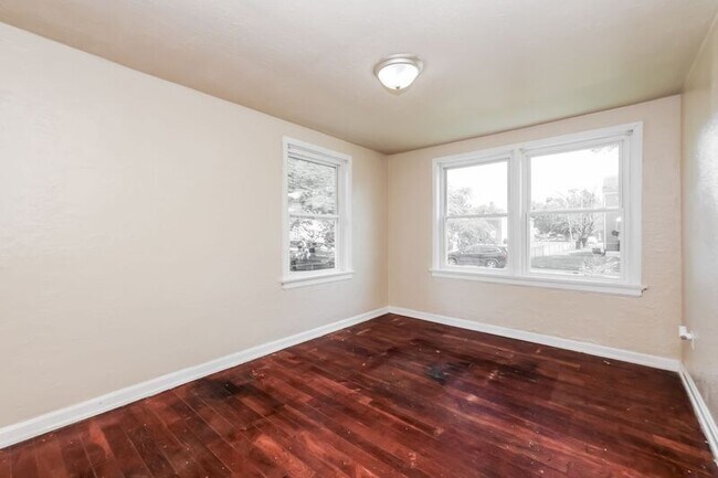 Building Photo - 618-618-618-612 Lucas Dr