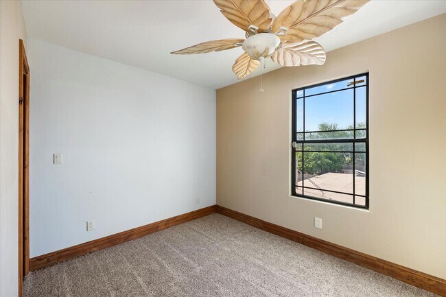 Building Photo - 1629 W Willetta St